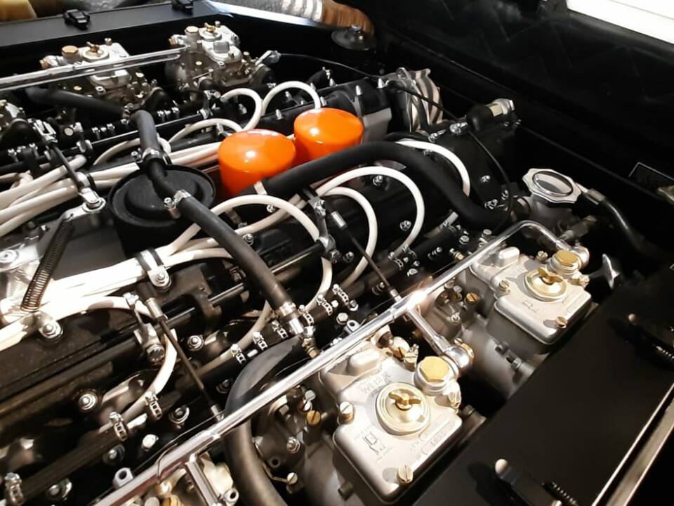 Image 19/21 de Ferrari 365 GT4 2+2 (1973)