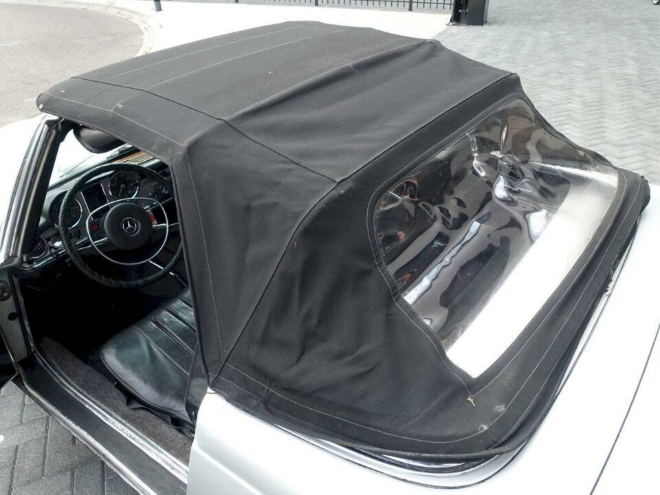 Image 16/36 of Mercedes-Benz 280 SL (1970)