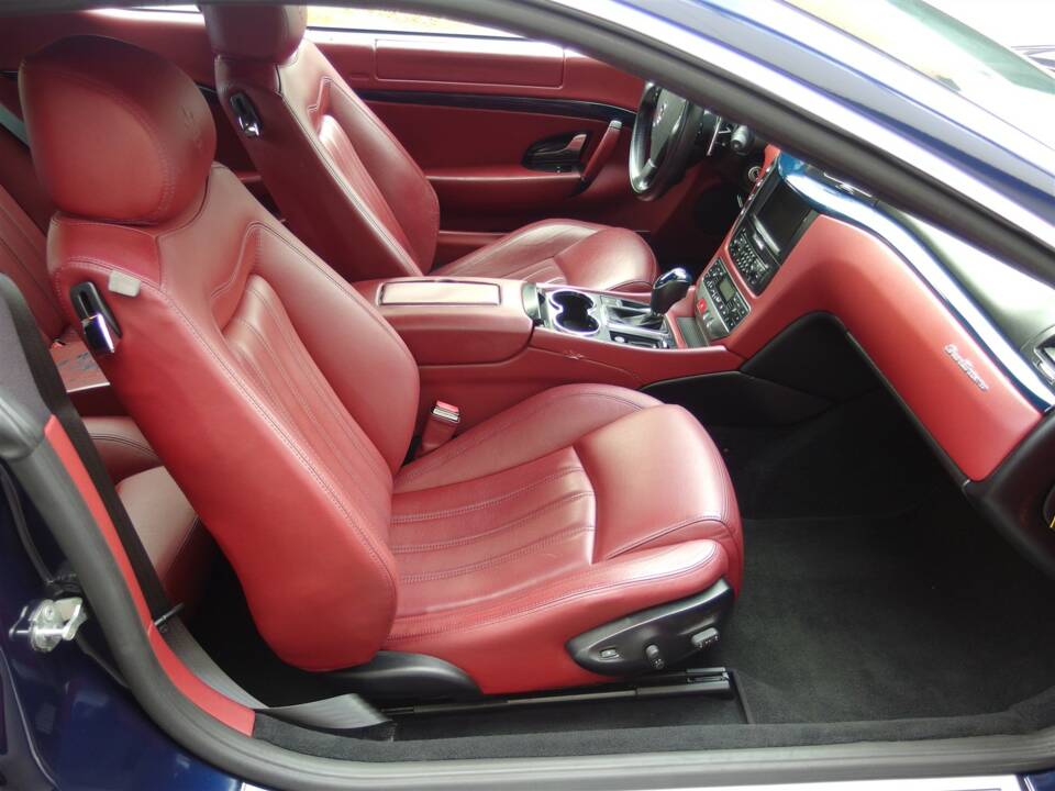 Image 61/99 of Maserati GranTurismo 4.2 (2008)