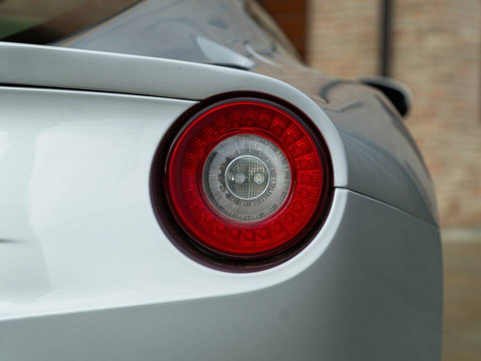 Image 29/50 of Ferrari F12berlinetta (2013)