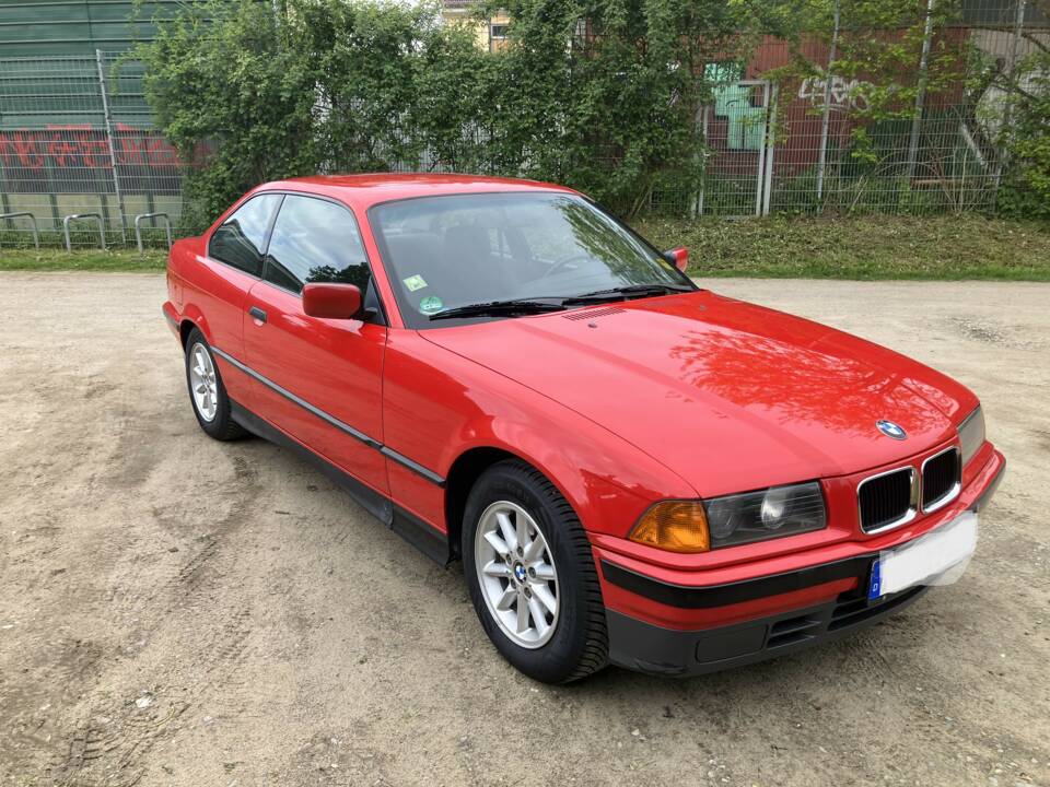 Immagine 2/35 di BMW 318is (1992)
