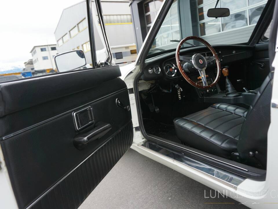 Image 33/54 de MG MGB GT (1974)