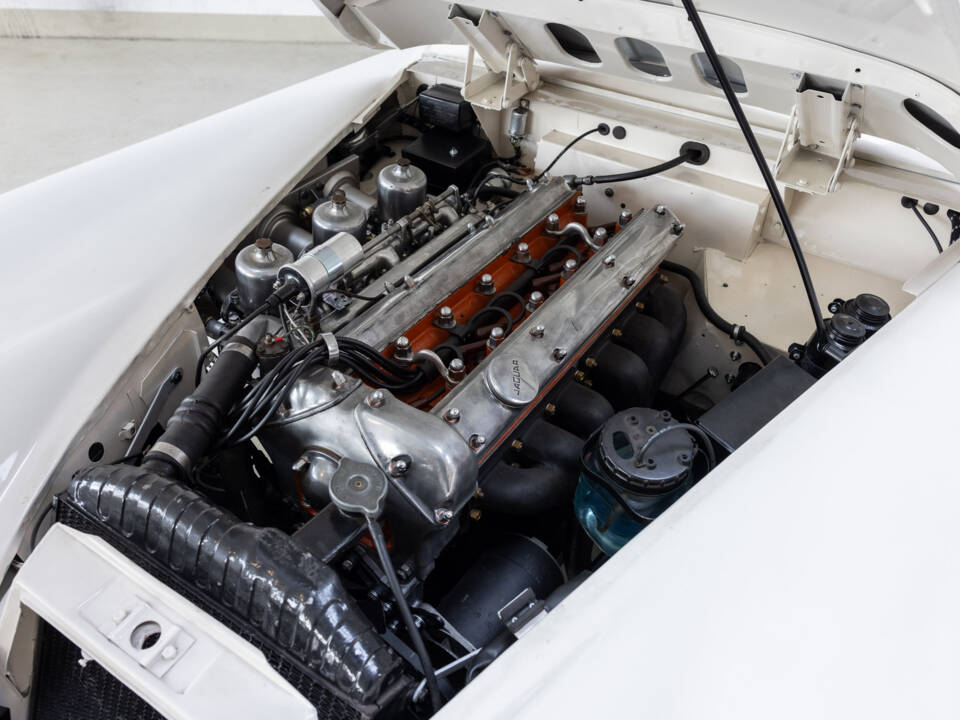 Imagen 28/30 de Jaguar XK 150 3.4 S OTS (1958)