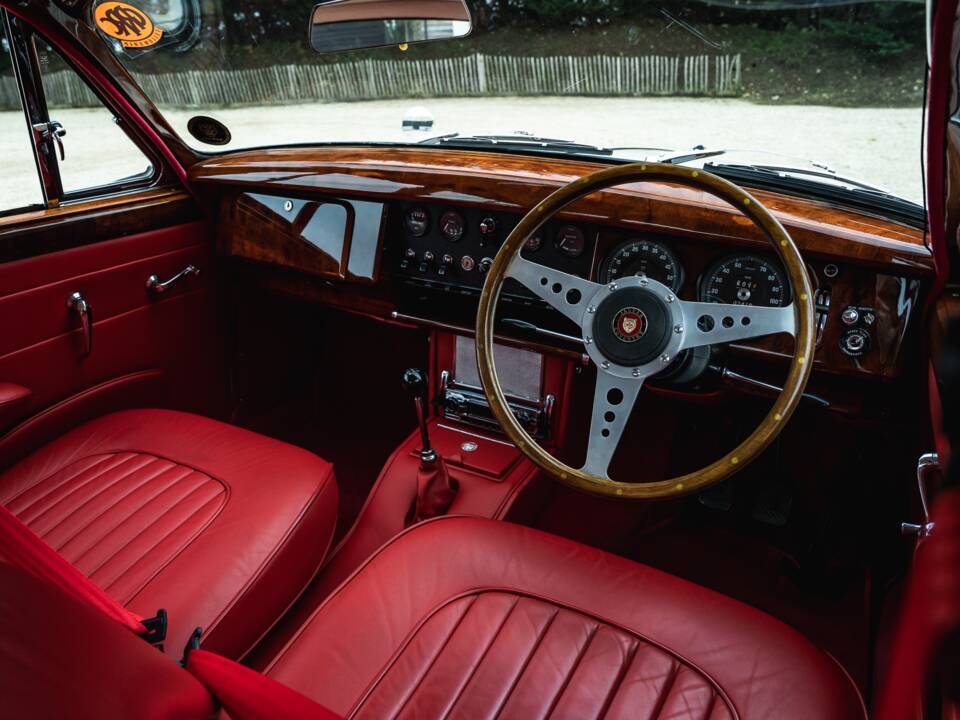 Bild 16/51 von Jaguar 240 (1968)