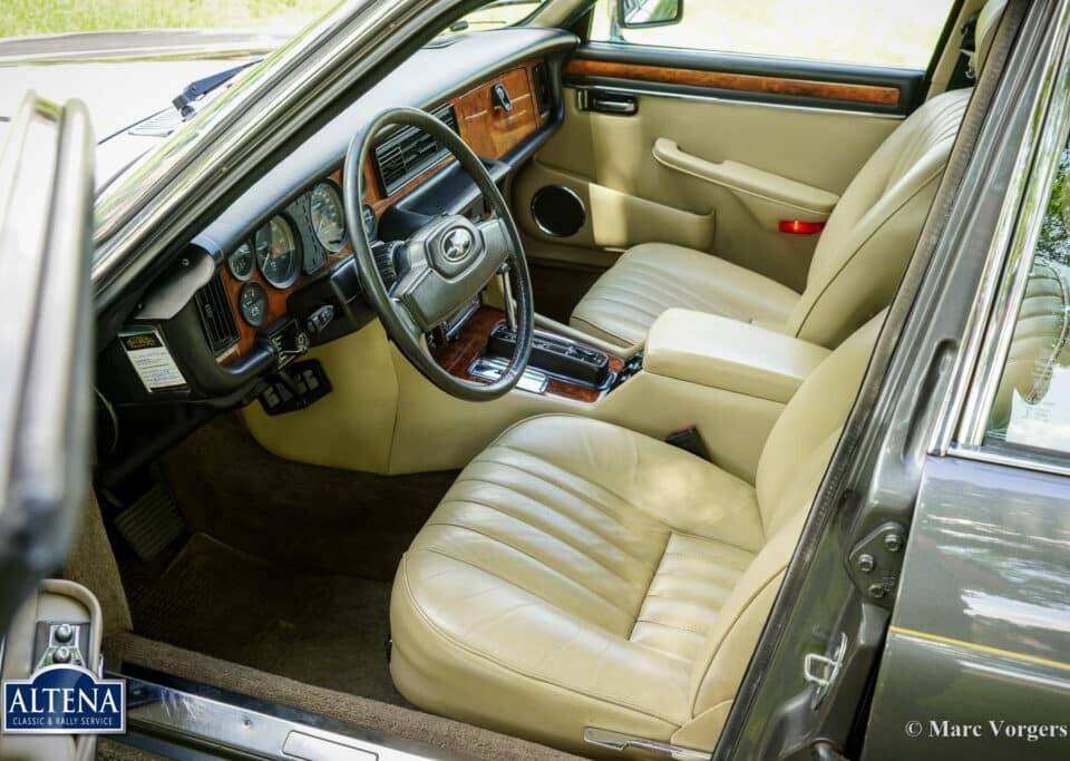 Image 16/57 de Jaguar XJ 12 (1986)