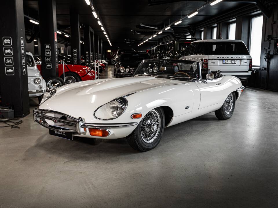 Image 34/53 de Jaguar E-Type (1970)