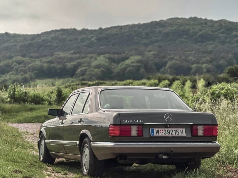 Image 2/18 de Mercedes-Benz 560 SEL (1986)