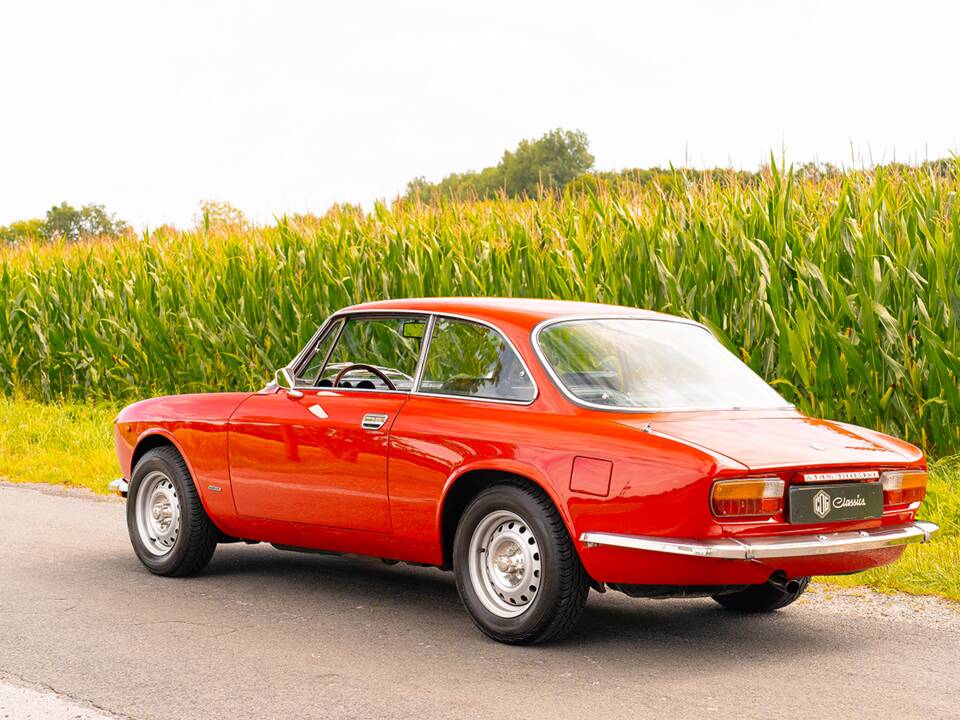 Image 9/53 of Alfa Romeo 2000 GT Veloce (1975)