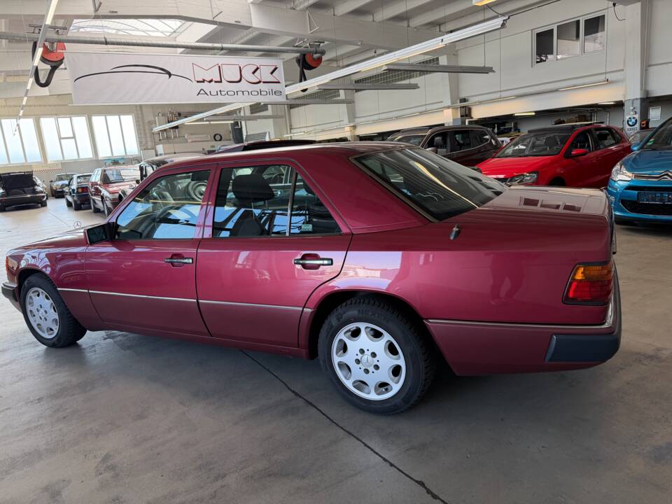 Image 5/21 of Mercedes-Benz 230 E (1992)