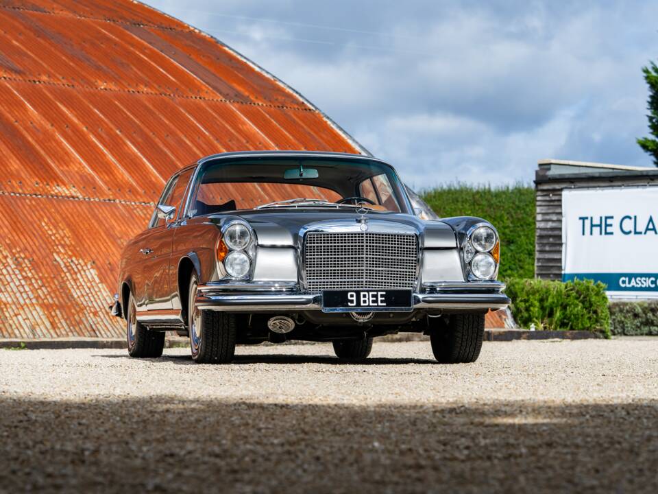 Image 4/37 of Mercedes-Benz 280 SE 3,5 (1970)