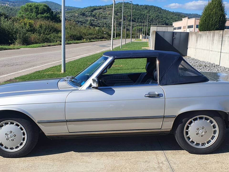 Image 10/34 of Mercedes-Benz 560 SL (1987)