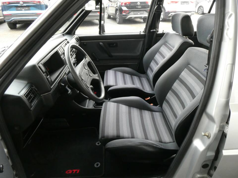 Image 9/23 of Volkswagen Golf Mk II GTi 1.8 (1988)