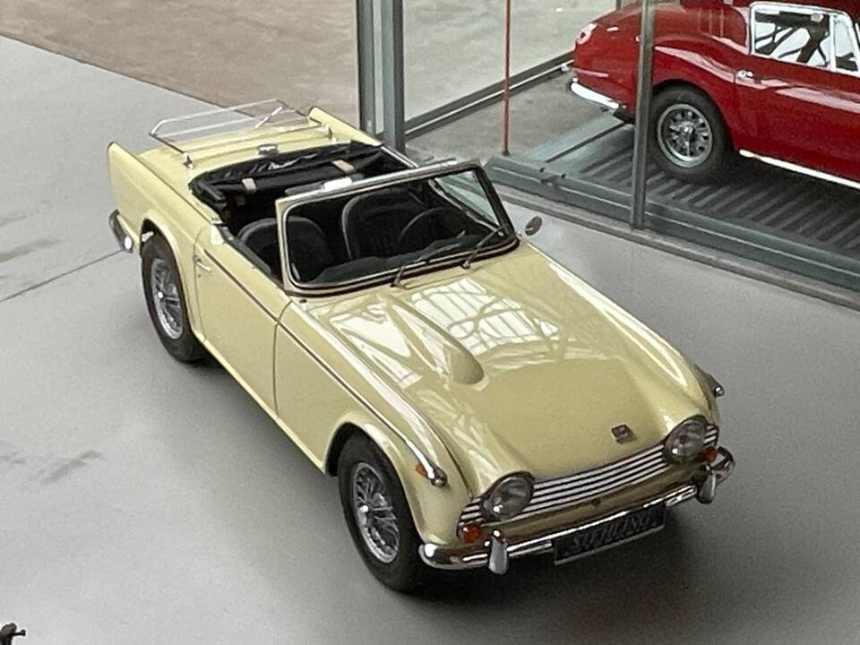 Afbeelding 2/39 van Triumph TR 250 (1967)
