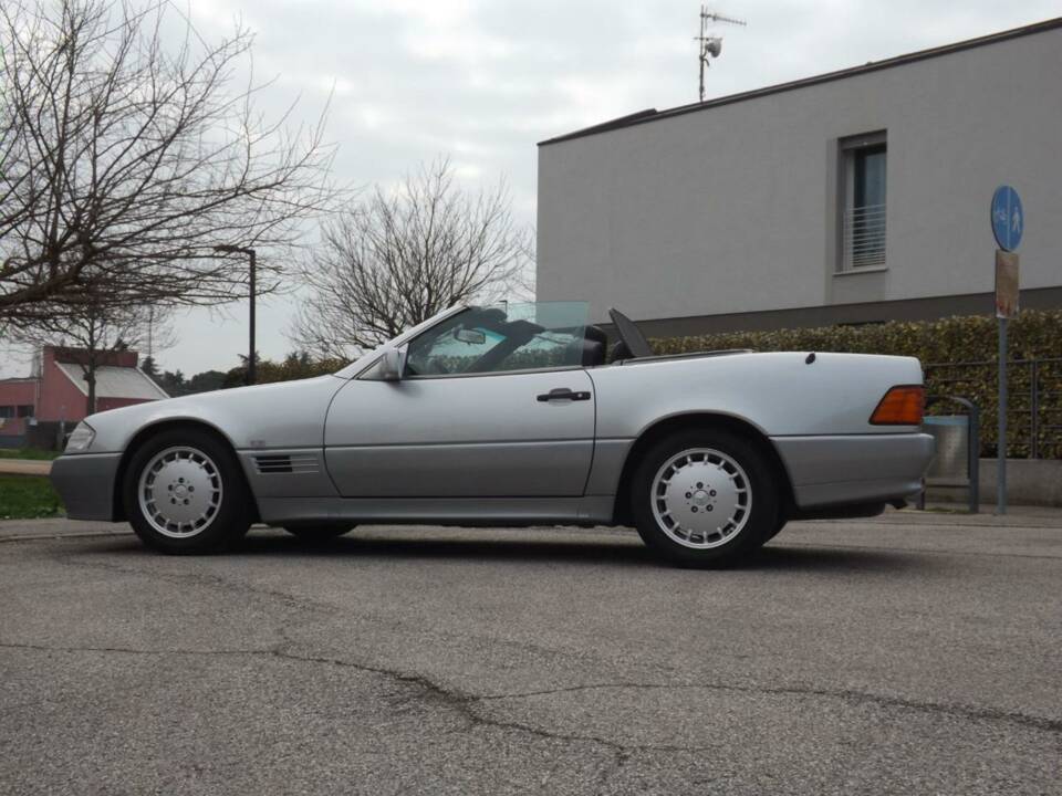 Image 7/50 of Mercedes-Benz 500 SL (1991)