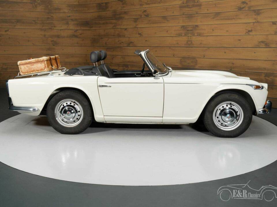 Image 12/19 of Triumph TR 4A IRS (1966)
