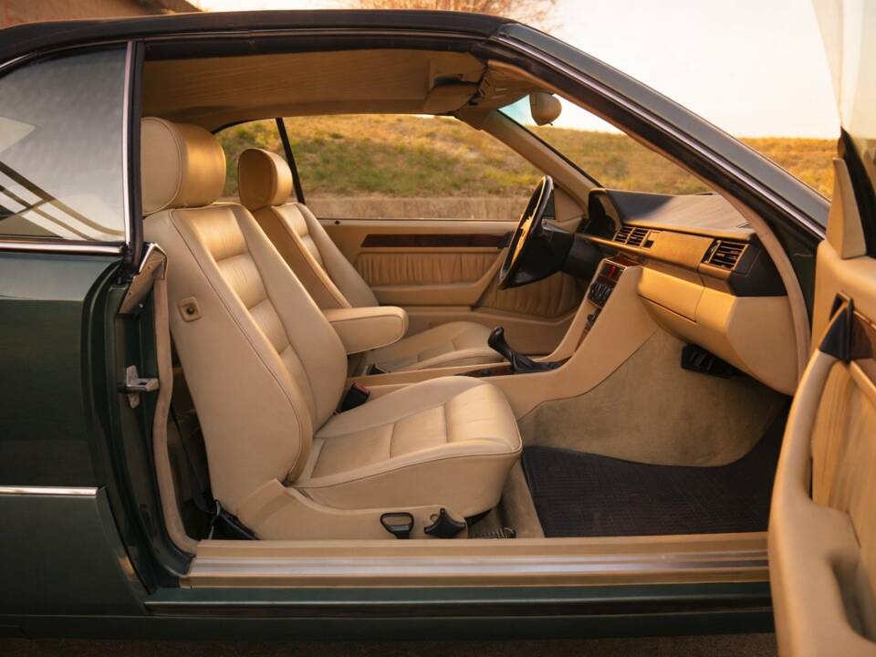 Bild 9/30 von Mercedes-Benz 300 CE-24 (1992)