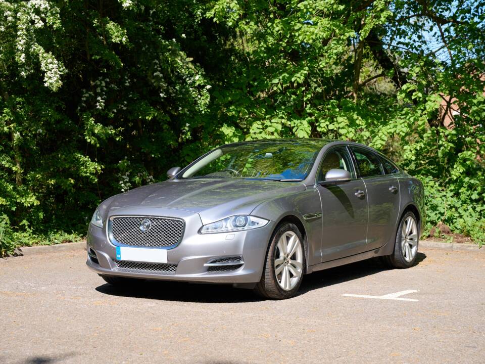 Bild 29/50 von Jaguar XJ 5.0 (2012)