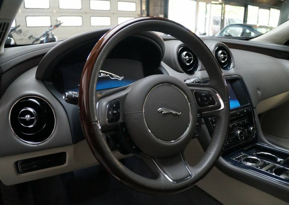 Image 7/32 of Jaguar XJ 5.0 (2011)