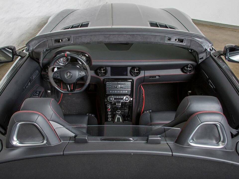 Image 25/31 of Mercedes-Benz SLS AMG GT Roadster (2014)