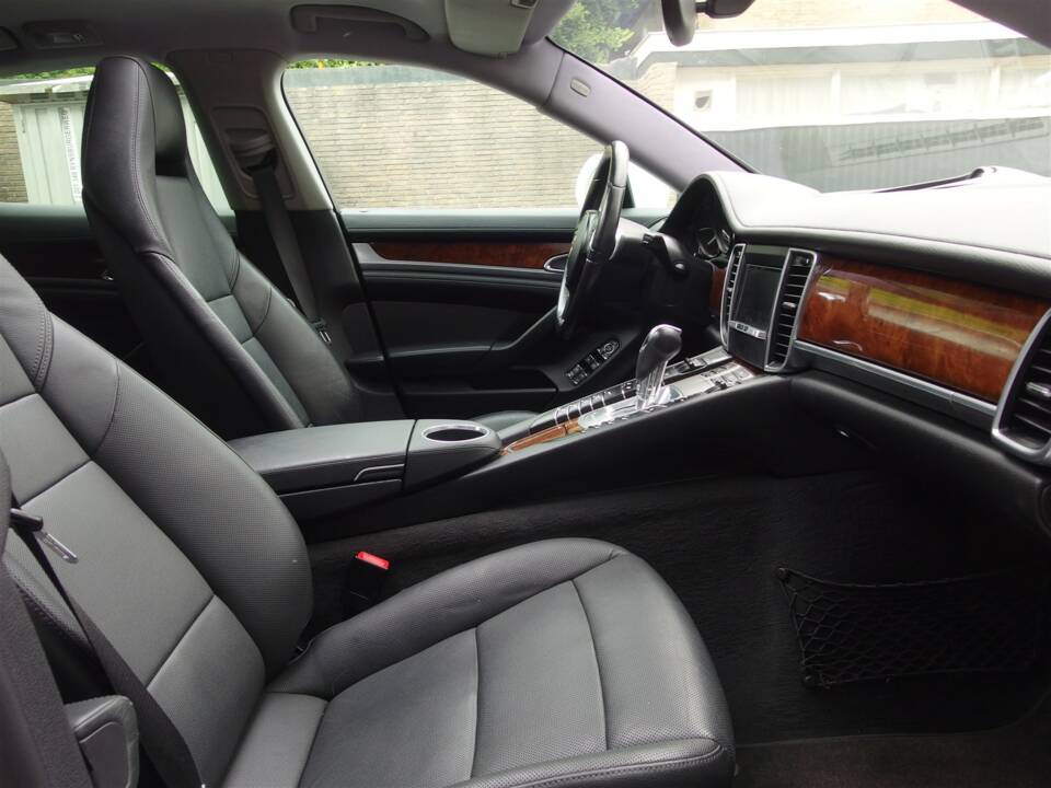 Image 52/98 of Porsche Panamera S (2010)