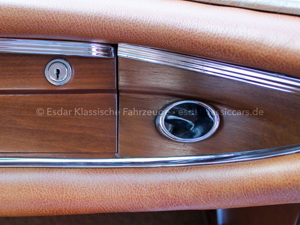 Image 24/32 of Mercedes-Benz 250 SE (1967)