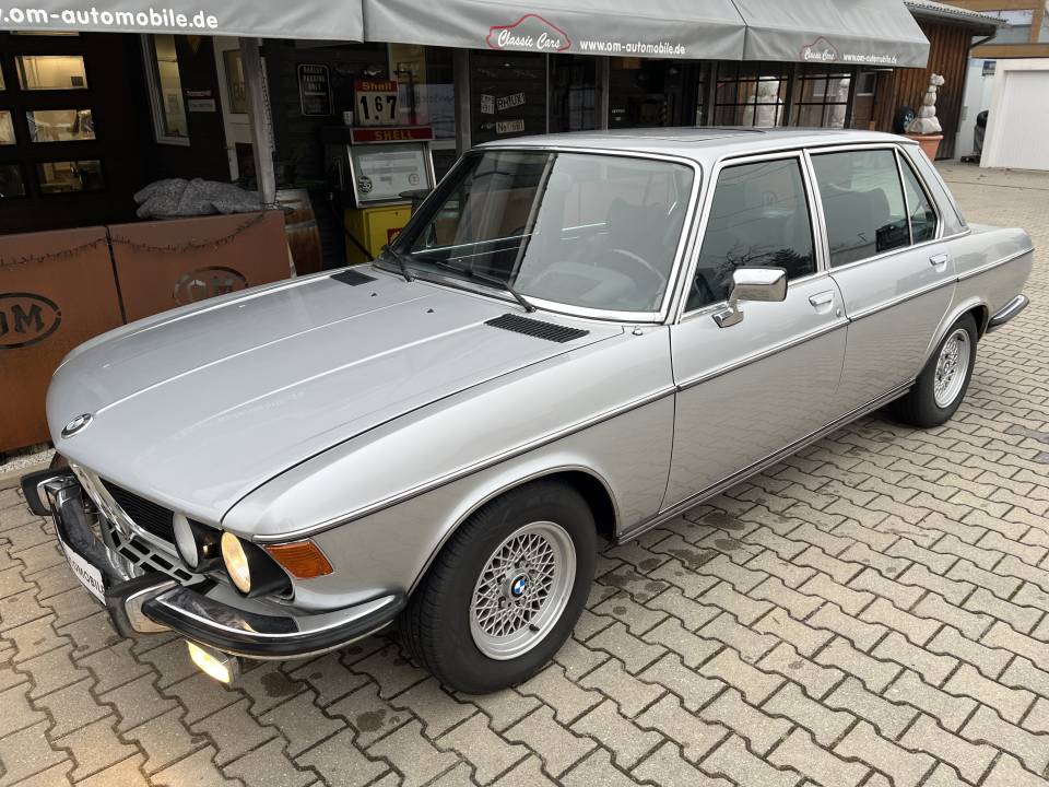 Image 4/13 de BMW 3,3 Li (1976)