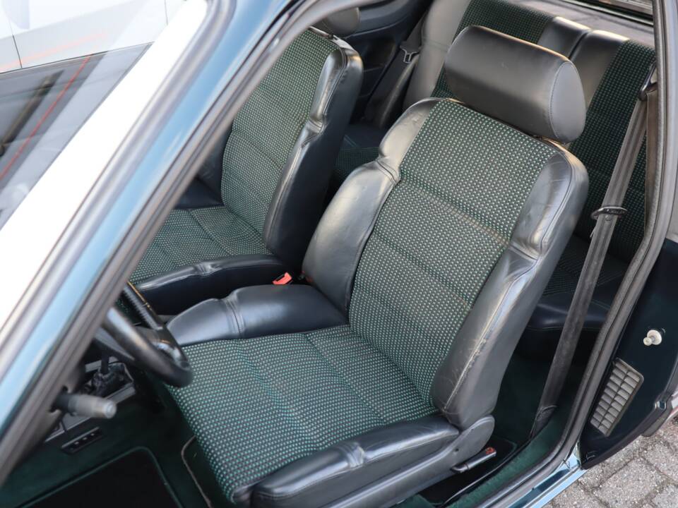 Bild 39/50 von Peugeot 205 GTi 1.9 (1991)