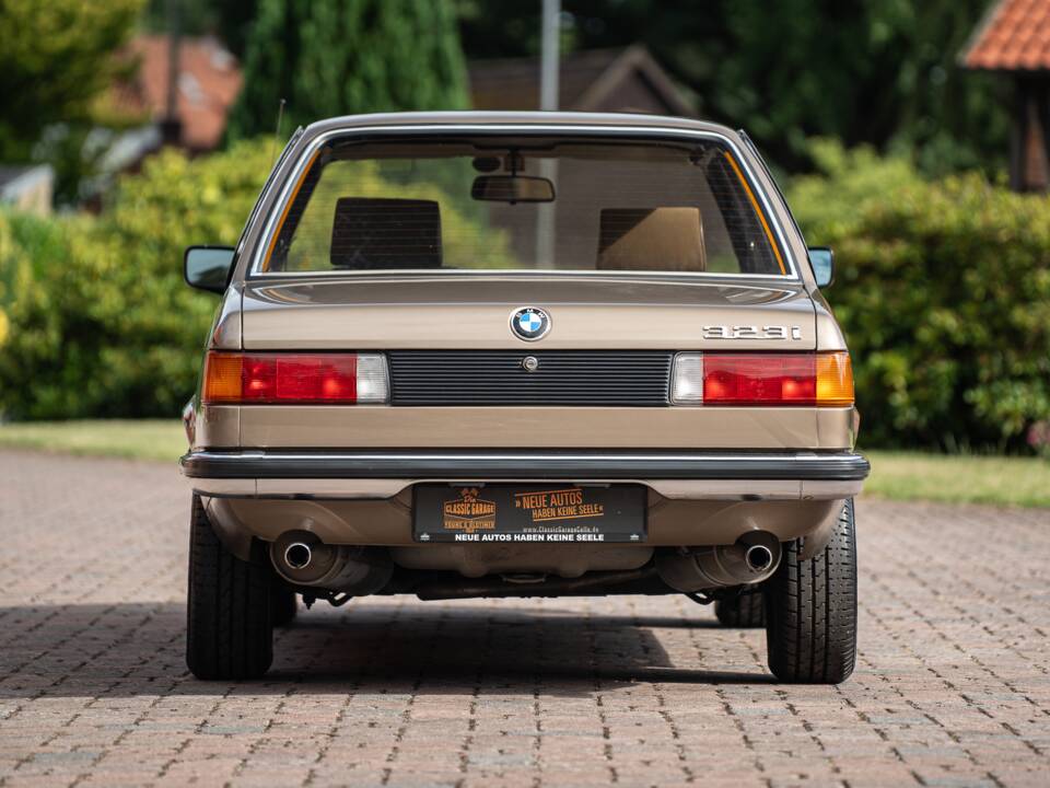 Image 16/76 of BMW 323i (1982)