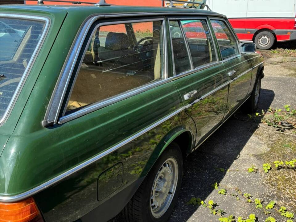 Bild 4/8 von Mercedes-Benz 300 TD (1983)