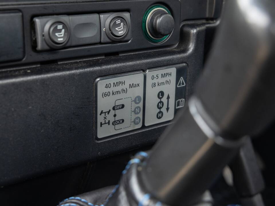Image 22/43 of Land Rover Defender 90 (2010)