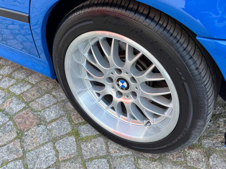Image 22/100 of BMW 540i Touring (1998)