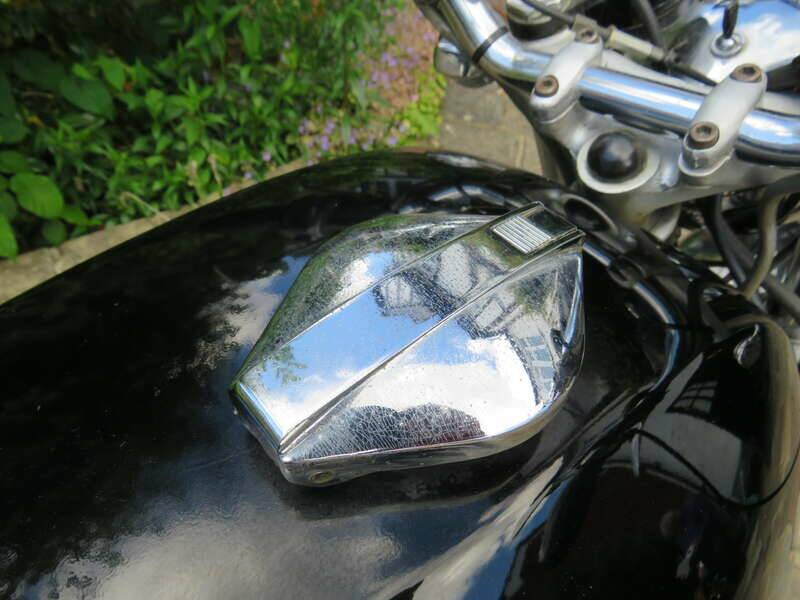 Image 16/47 of Norton Commando 850 Roadster (1974)