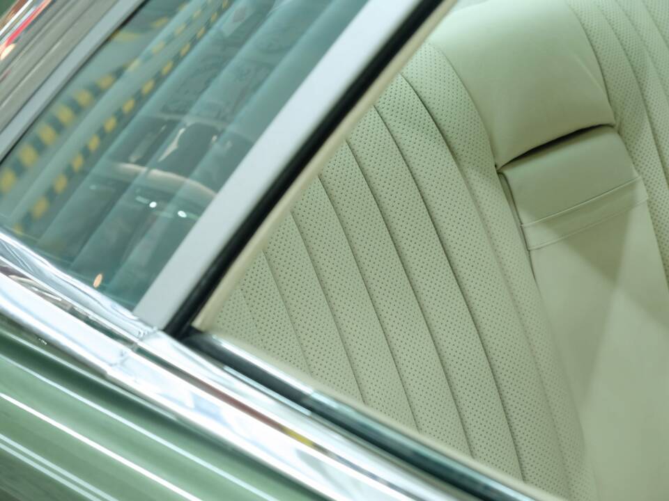 Image 36/50 de Mercedes-Benz 350 SLC (1973)