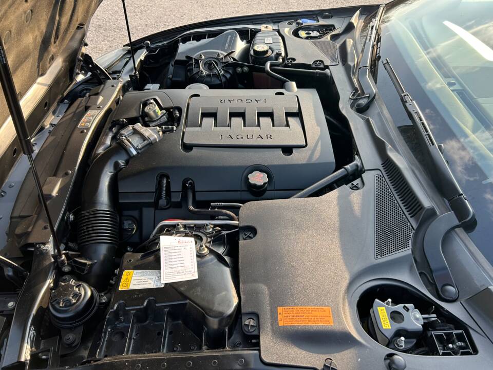 Image 32/36 of Jaguar XK 4.2 (2007)