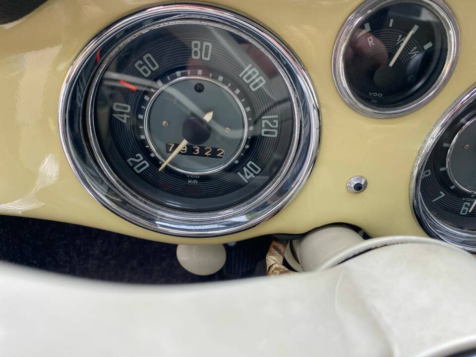Image 21/26 of Volkswagen Karmann Ghia 1200 (1963)