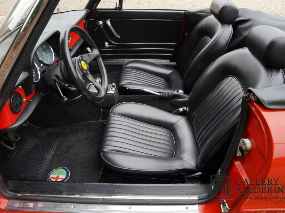 Image 39/50 of Alfa Romeo 1750 Spider (1969)