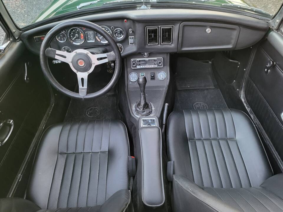 Image 21/58 of MG MGB (1971)