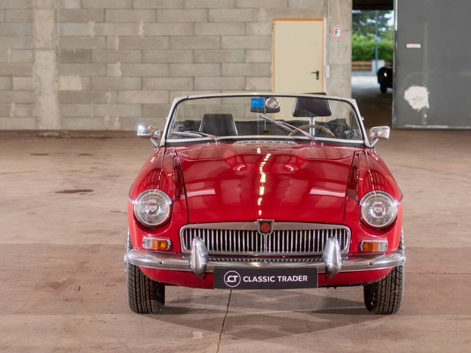 Image 12/27 of MG MGB GT (1972)