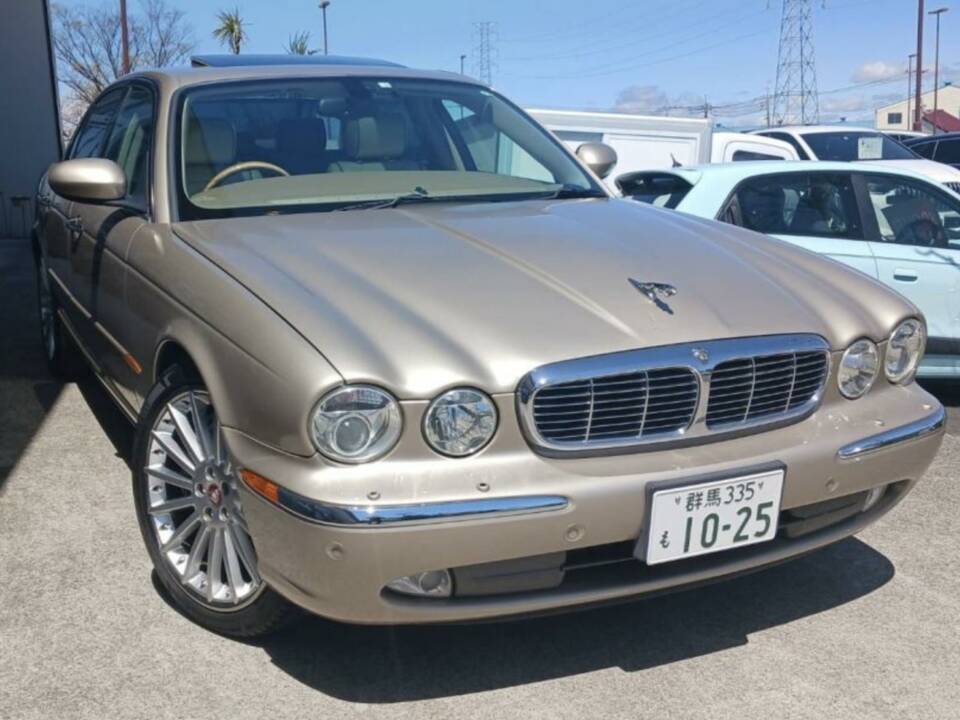 Image 8/25 de Jaguar XJ 8 4.2 (2003)