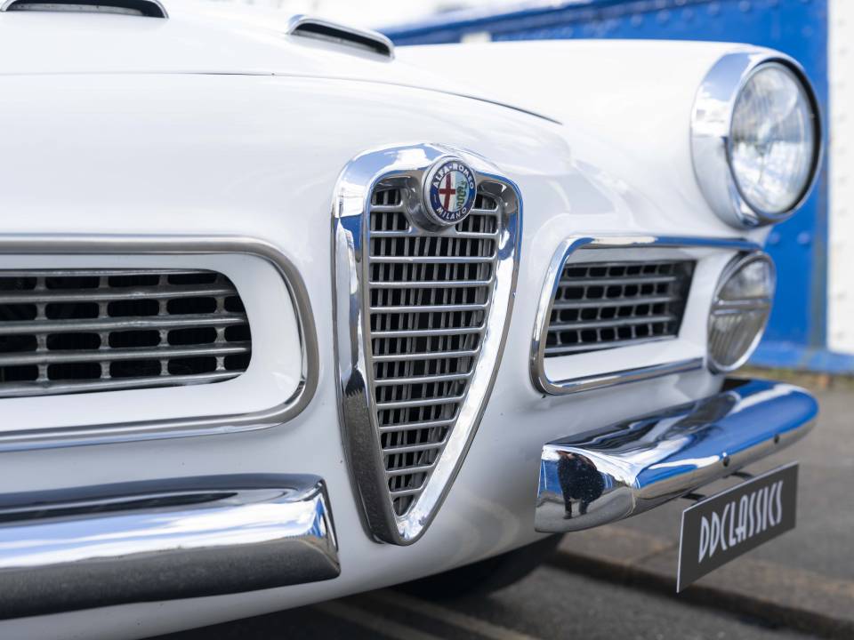 Image 14/37 of Alfa Romeo 2000 Spider (1960)