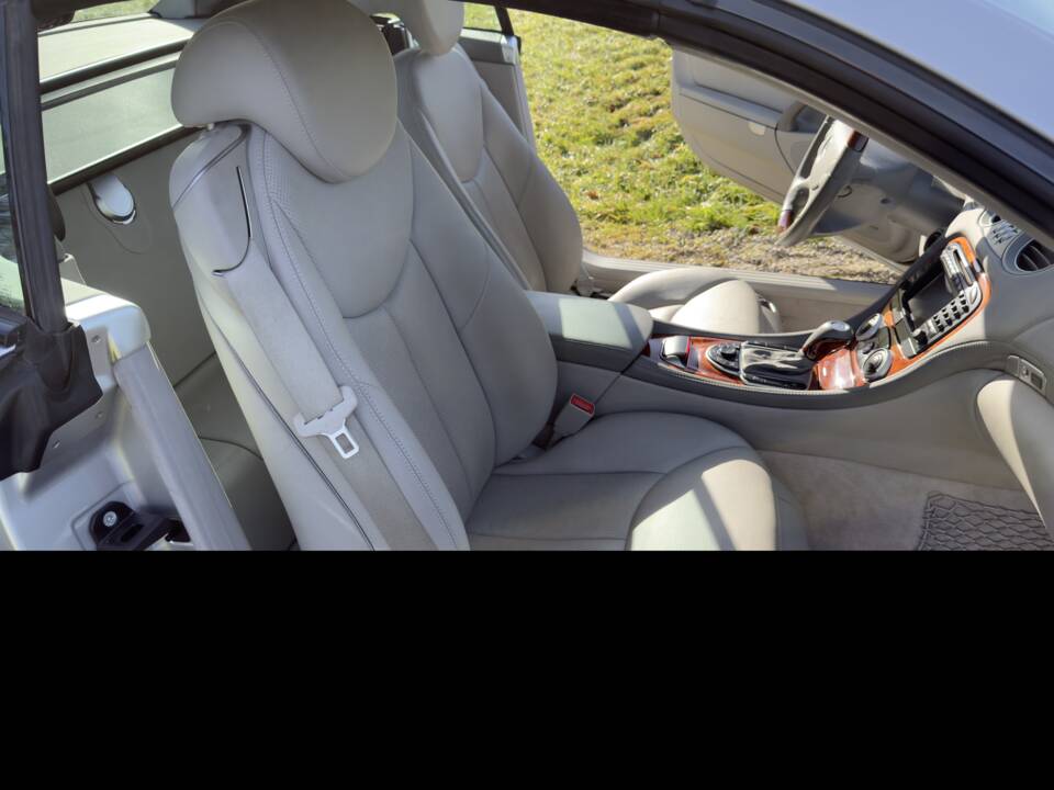 Image 63/89 of Mercedes-Benz SL 500 (2002)