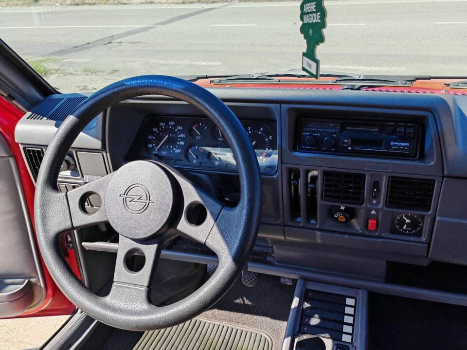 Bild 24/36 von Opel Corsa 1.6 GSi (1989)