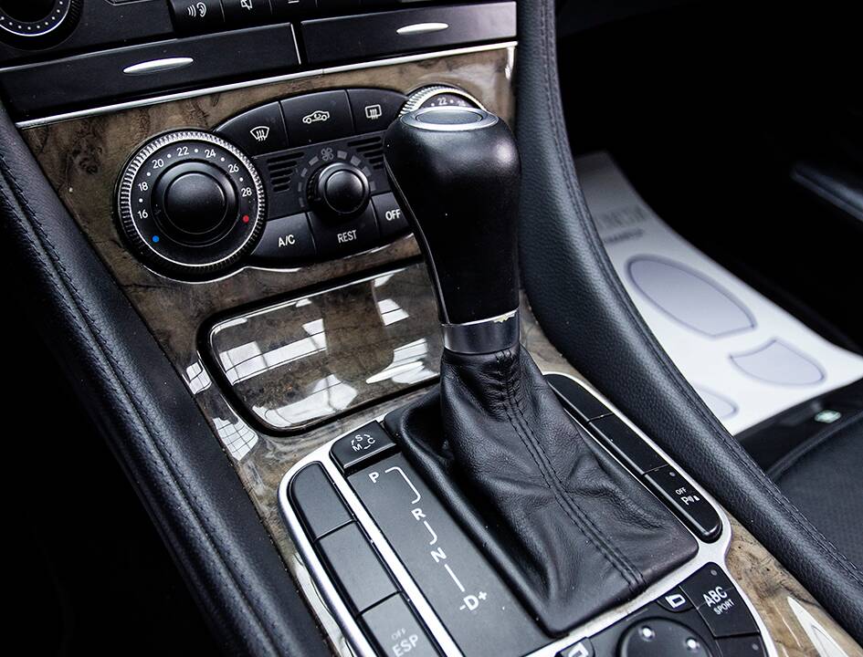 Image 27/36 of Mercedes-Benz SL 500 (2006)