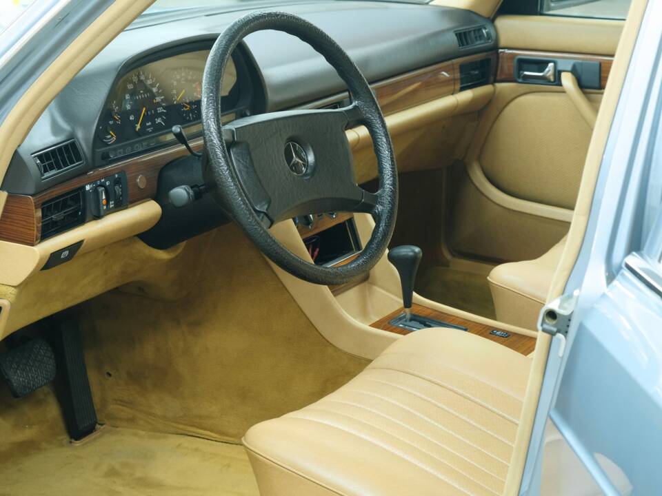 Bild 39/50 von Mercedes-Benz 420 SE (1988)