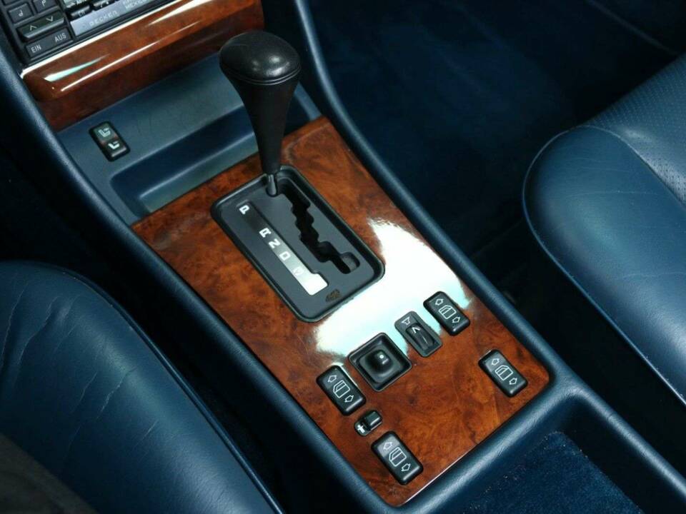 Bild 22/50 von Mercedes-Benz 560 SEC (1988)