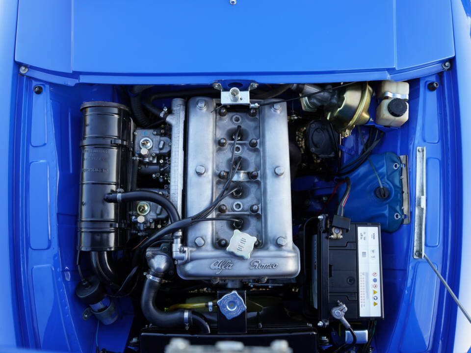 Image 22/50 of Alfa Romeo Junior Zagato GT 1300 (1971)