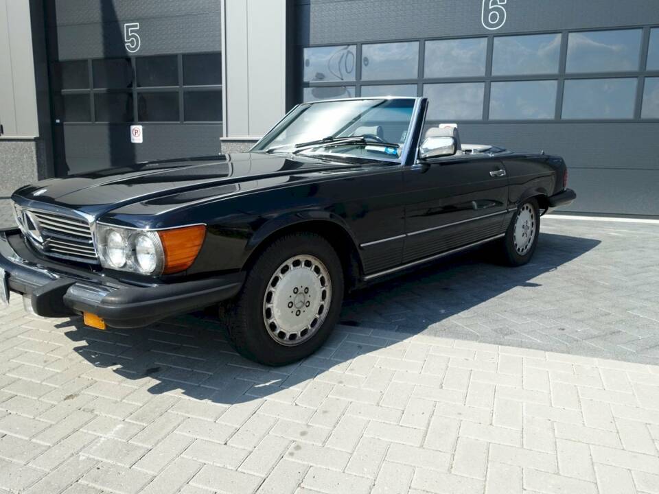 Image 7/34 of Mercedes-Benz 560 SL (1987)