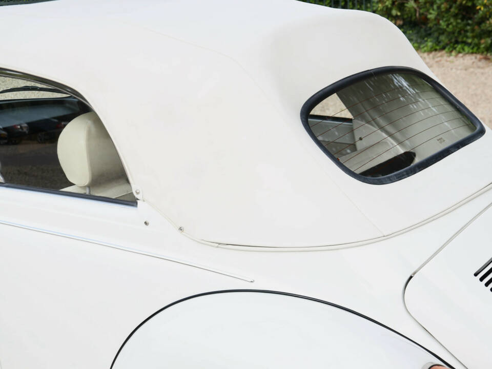 Image 16/50 of Volkswagen Käfer 1303 &quot;Champagne Edition&quot; (1977)