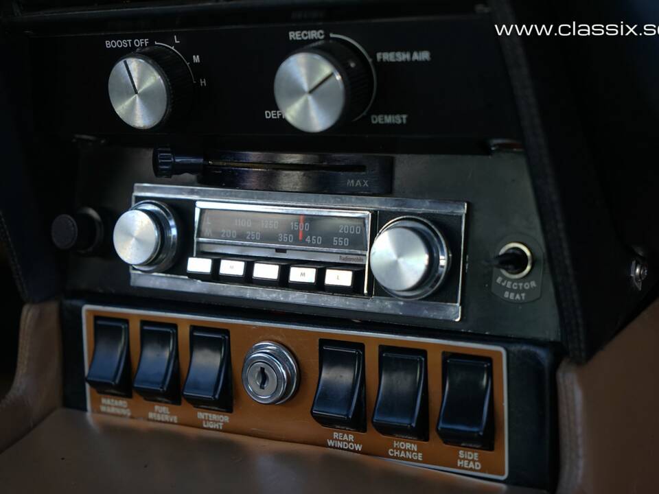 Image 2/22 of Aston Martin DBS (1972)