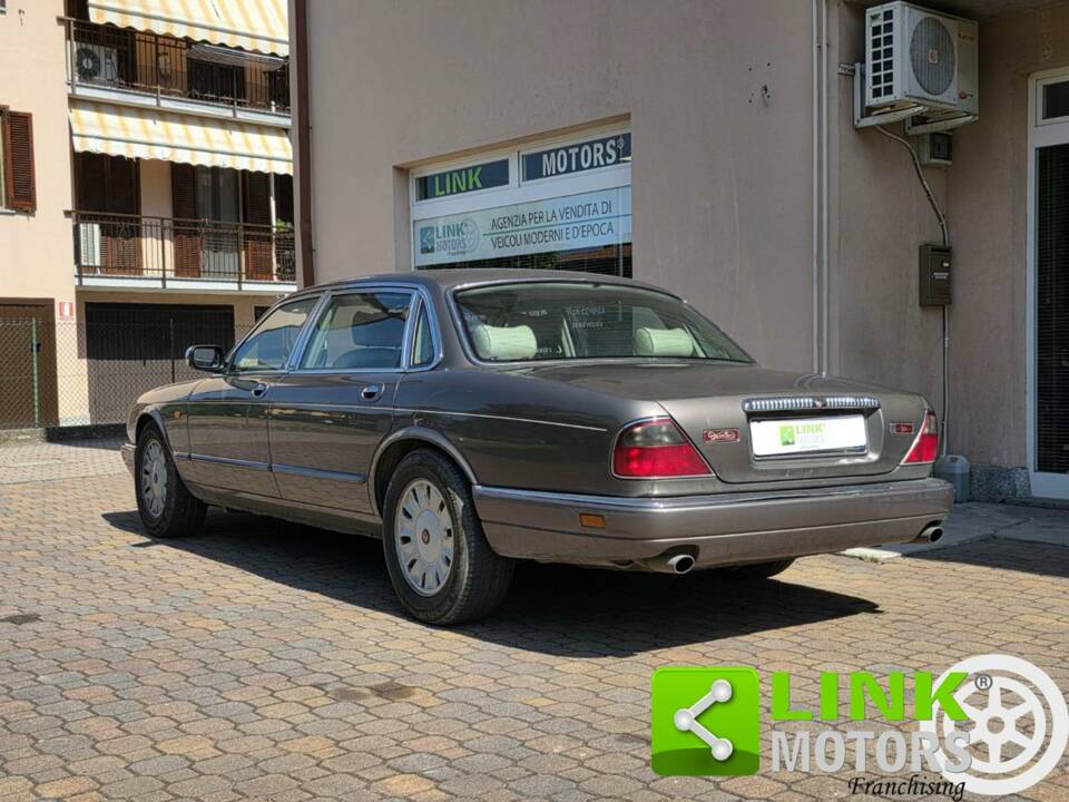 Bild 3/10 von Daimler Six (1995)